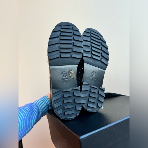 CHANEL Tweed Suede Calfskin Pearl Boots with Chain Accent, Blue/Green, size 9 - Picture 10 of 16